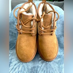 UGG Neumel low boot NEVER WORN